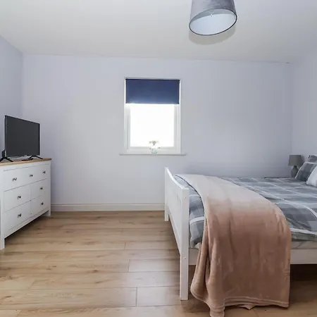 Fleetwood * Richmond (North Yorkshire)