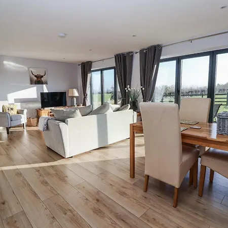 Fleetwood * Richmond (North Yorkshire)