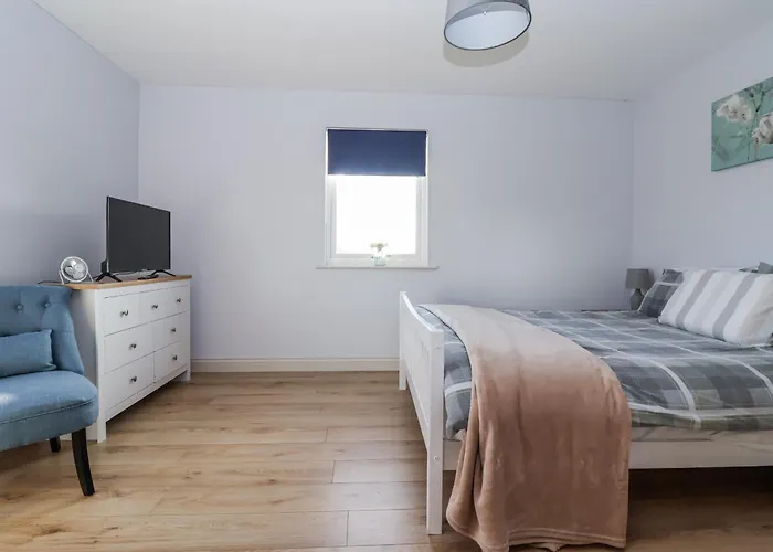 Fleetwood * Richmond (North Yorkshire)